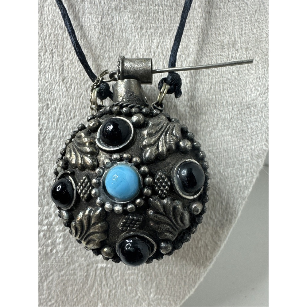 Antique Handmade Silver Metal Small Parfume Snuff‎ Bottle Pendant